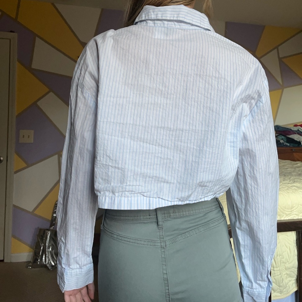 H & M button down top - Picture 2 of 3